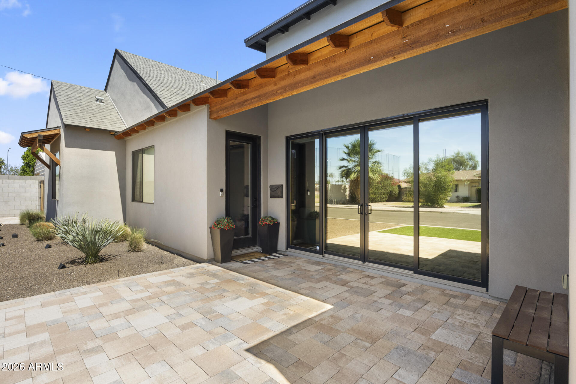 3927 North 13th Place Phoenix, AZ 85014 - Photo 3 of 48 Front patio