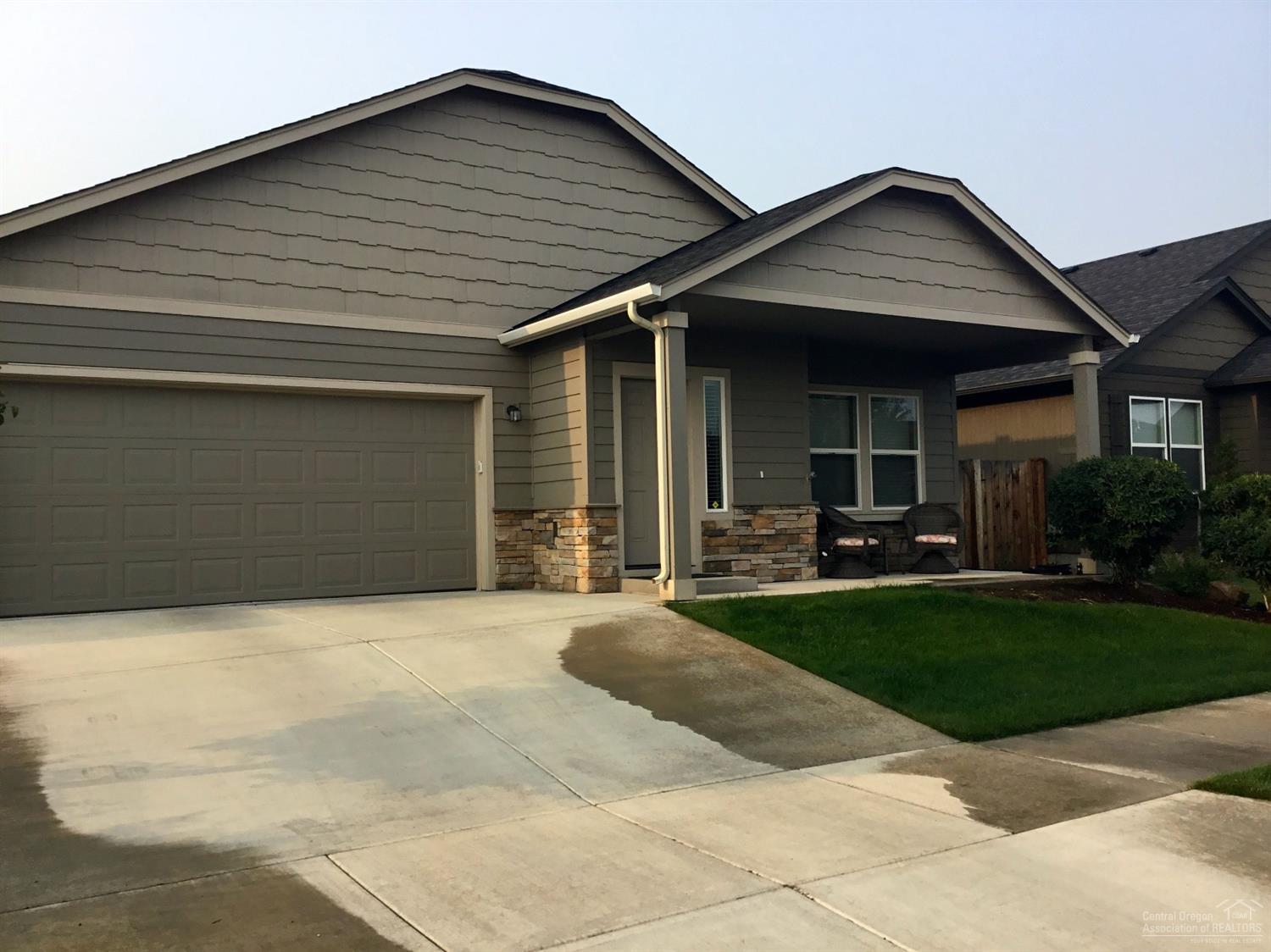2823 Northeast Spring Water Place Bend, OR 97701 - Photo 5 of 23 Gallery Image 5