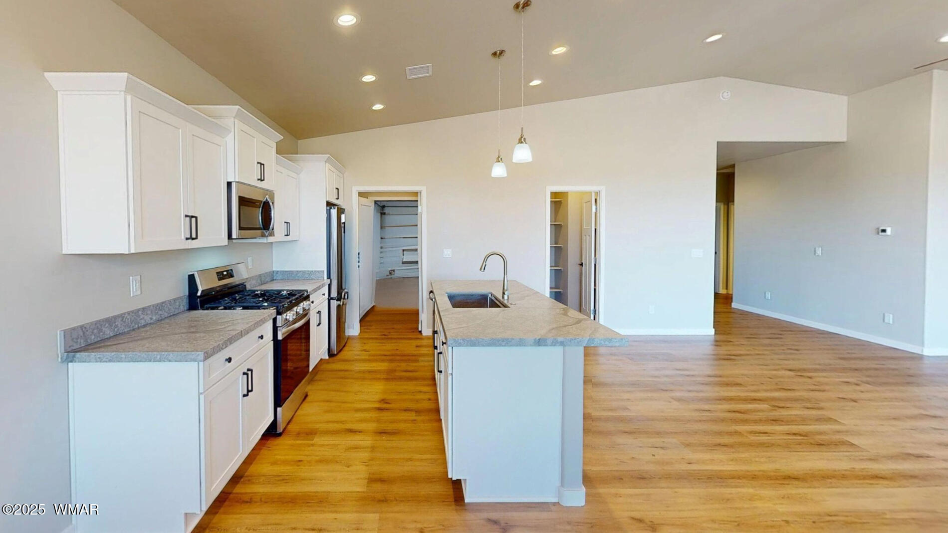 960 South Ridgeway Place Show Low, AZ 85901 - Photo 7 of 22 960-S-Ridgeway-6