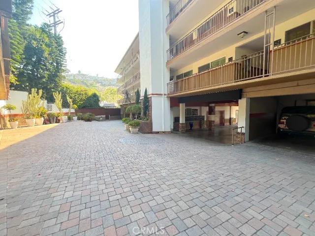 $3,895 | 100 Cliff Drive, Unit 6, Laguna Beach, CA 92651