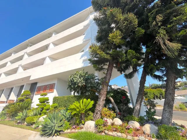 $3,895 | 100 Cliff Drive, Unit 6, Laguna Beach, CA 92651