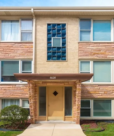 $1,595 | 6828 North Northwest Highway, Unit 2, Chicago, IL 60631