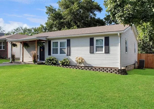 $240,000 | 726 West Broadway Street, Higginsville, MO 64037