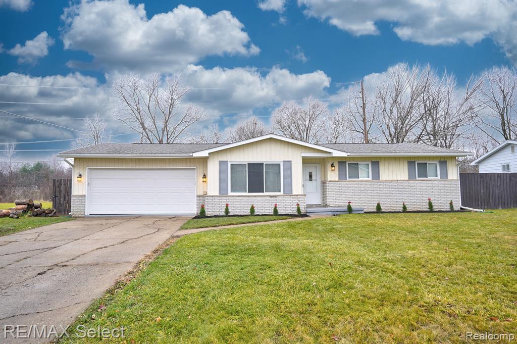 3533 Ridgecliffe Drive Flint, MI 48532 - Photo 2 of 34 Gallery Image 2
