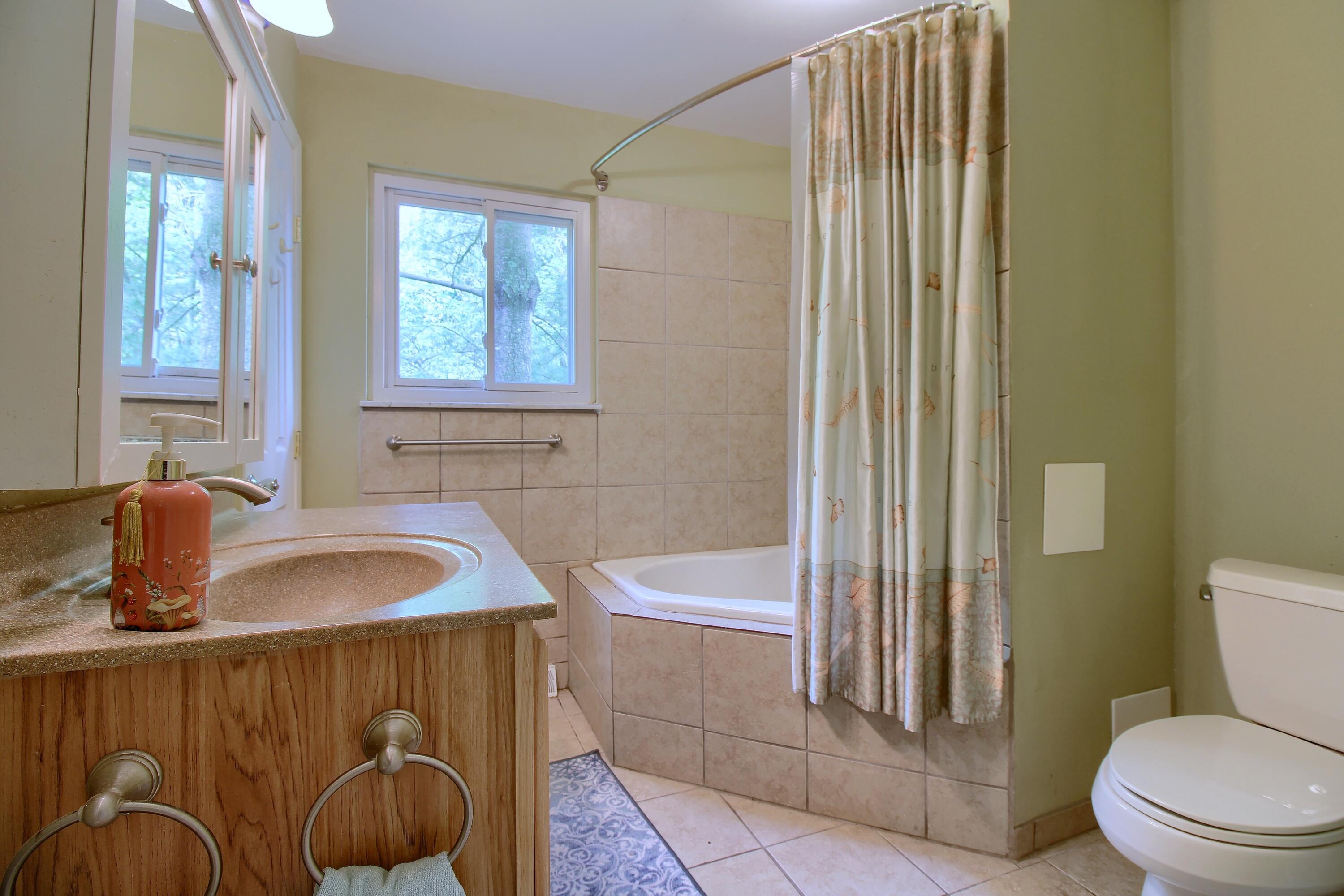 39 Judd Road Milan, MI 48160 - Photo 19 of 32 Bathroom