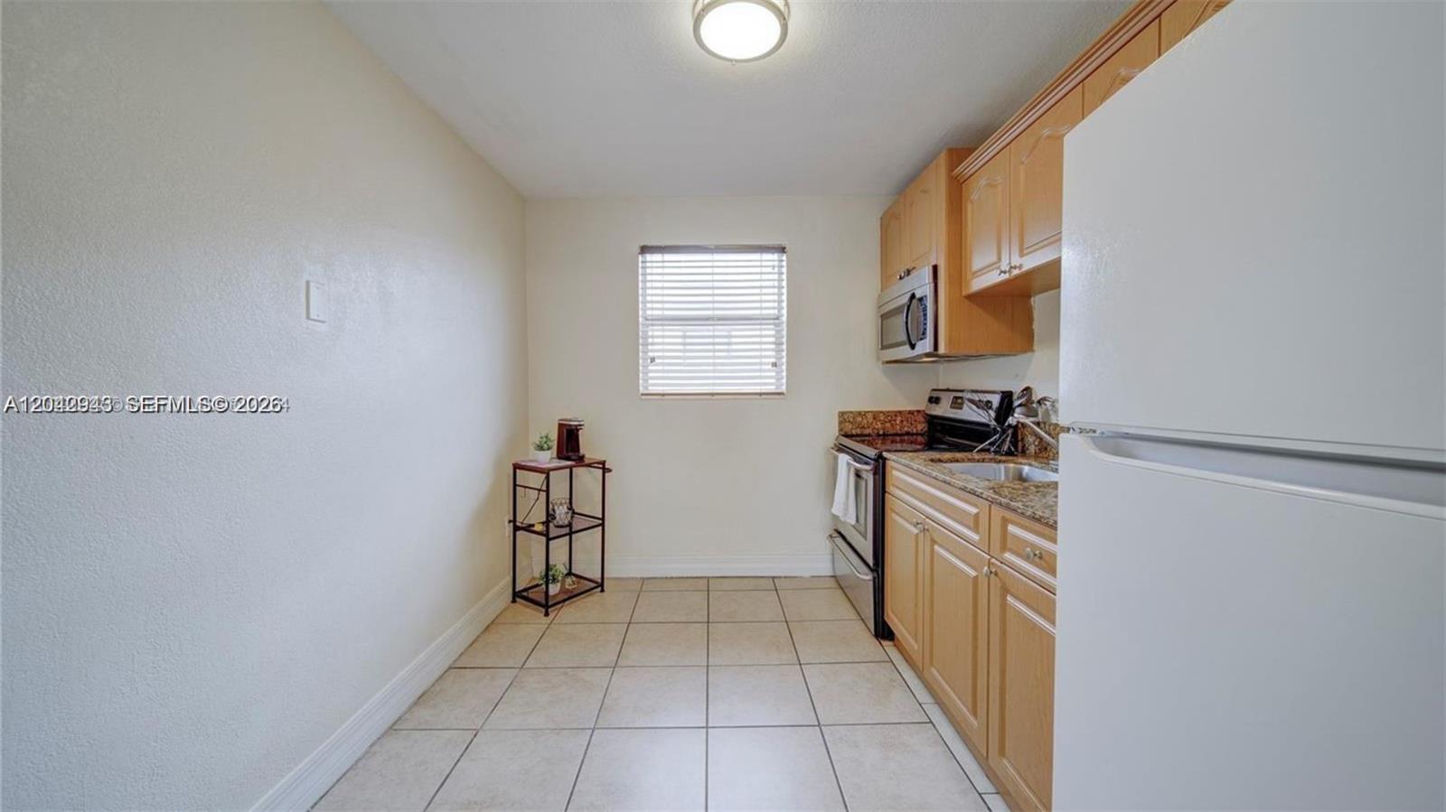 427 Southwest 6th Street, Unit 4 Miami, FL 33130 - Photo 3 of 9
