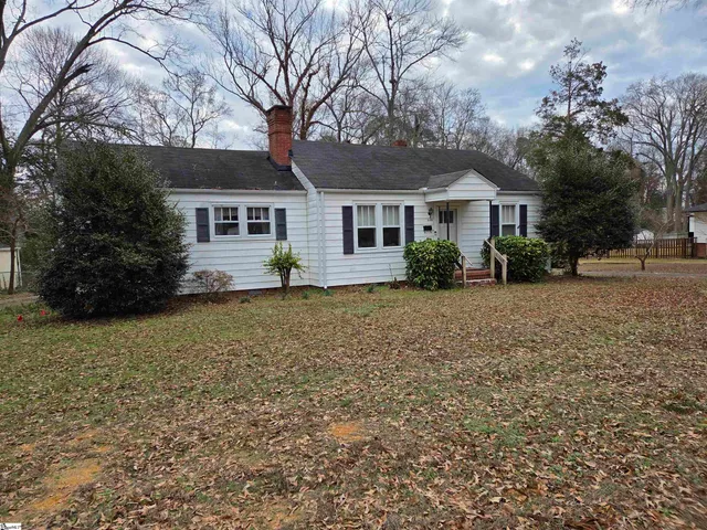 $299,950 | 208 South Pliney Circle, Simpsonville, SC 29681