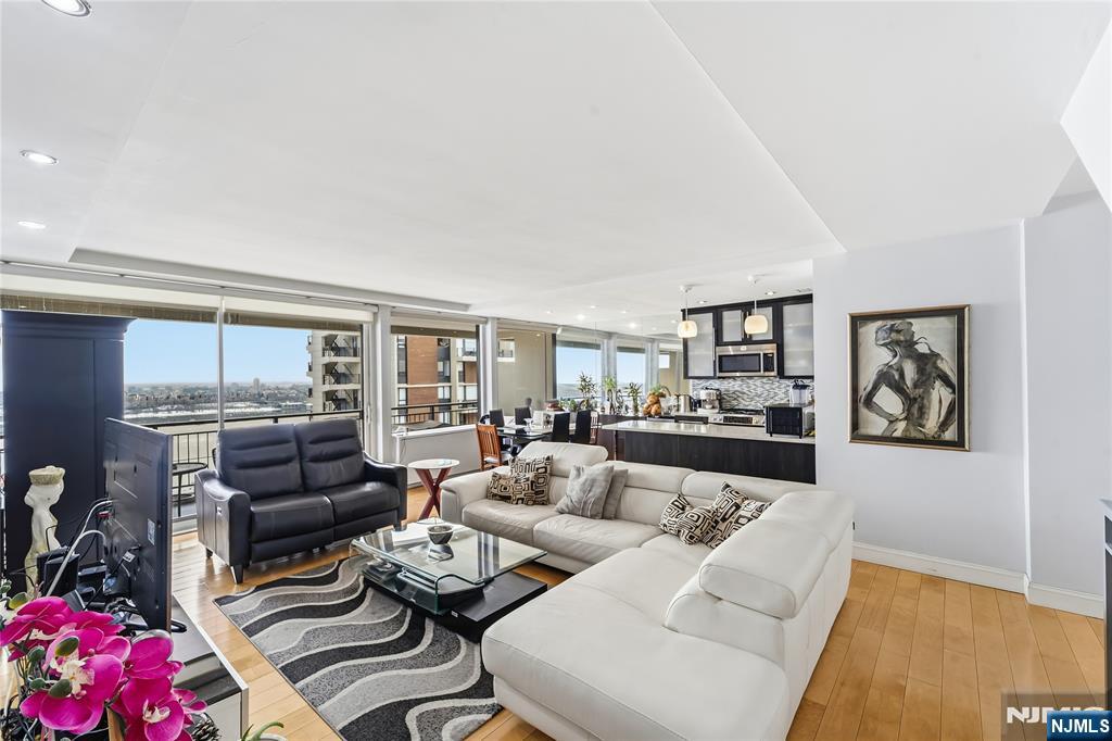 2 Horizon Road, Unit 1205 Fort Lee, NJ 07024 - Photo 3 of 27