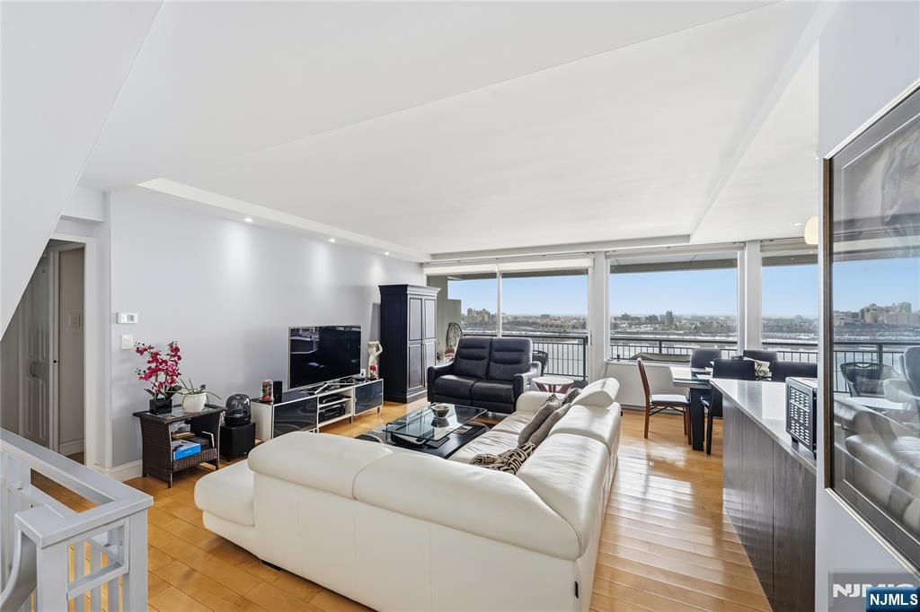 2 Horizon Road, Unit 1205 Fort Lee, NJ 07024 - Photo 4 of 27