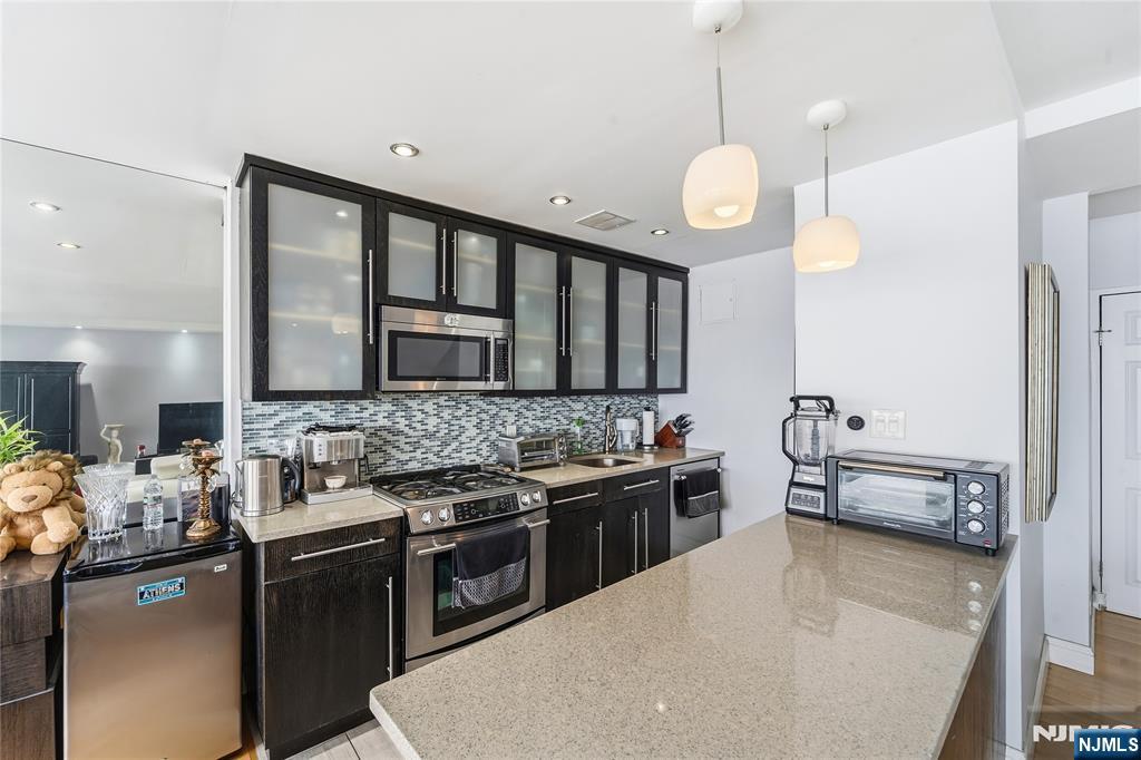 2 Horizon Road, Unit 1205 Fort Lee, NJ 07024 - Photo 8 of 27