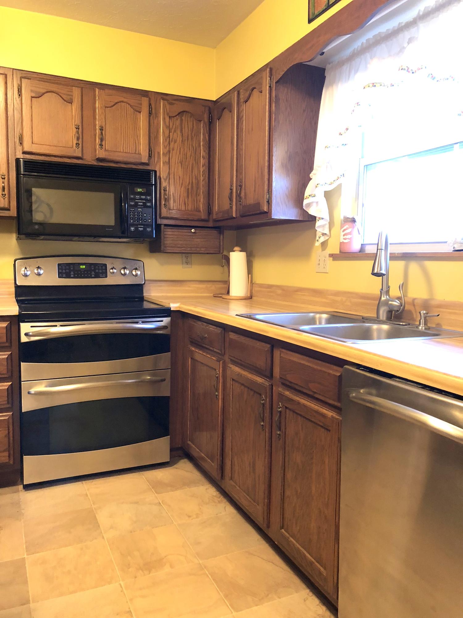 186 Shannon Road Jacksboro, TN 37757 - Photo 13 of 18 Kitchen