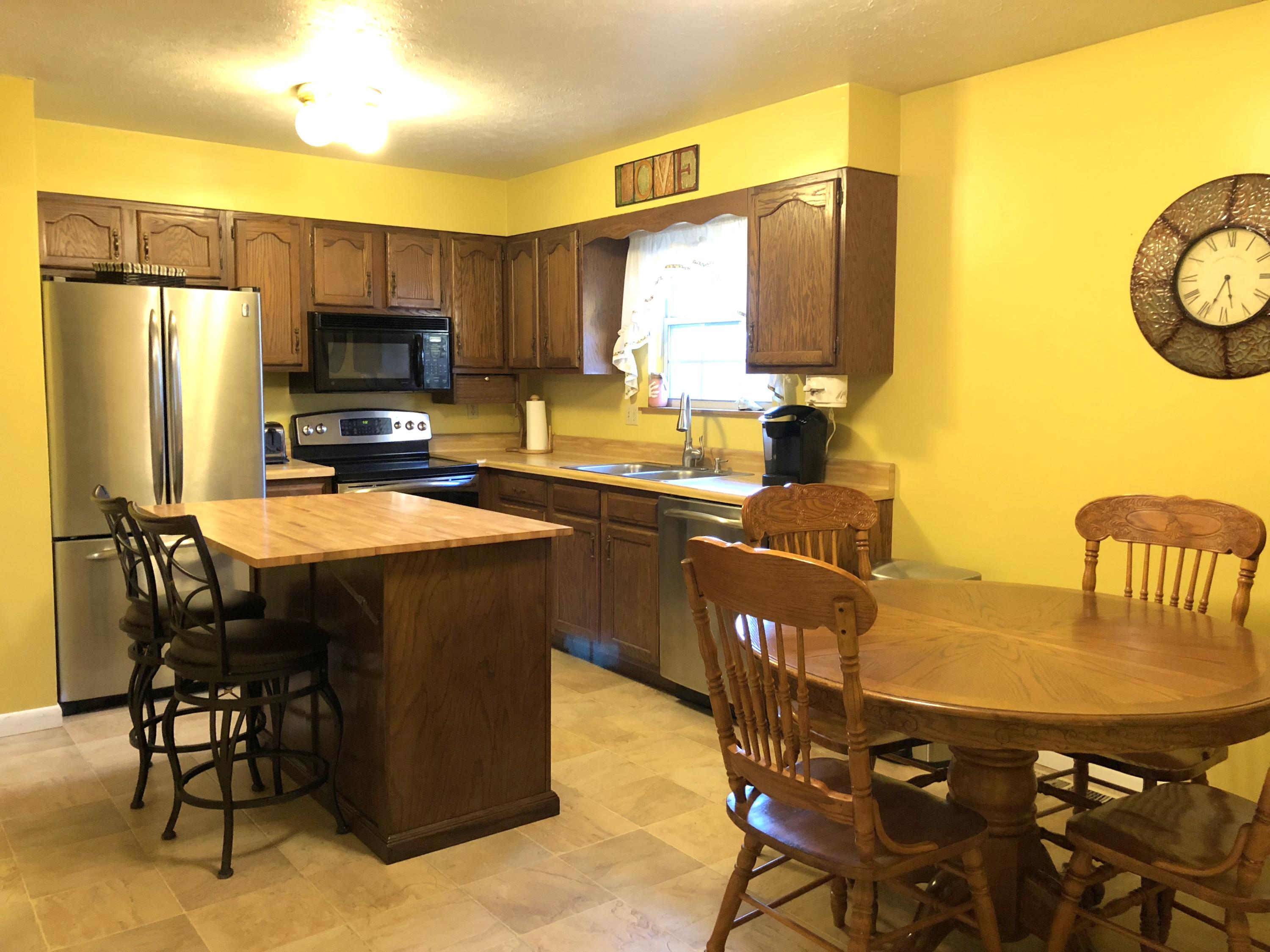 186 Shannon Road Jacksboro, TN 37757 - Photo 4 of 18 Dining area