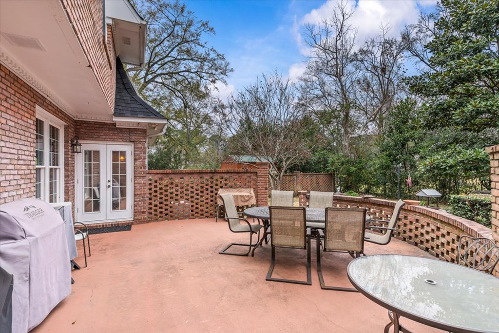 2118 Stonebridge Road Dothan, AL 36301 - Photo 41 of 54 Courtyard patio
