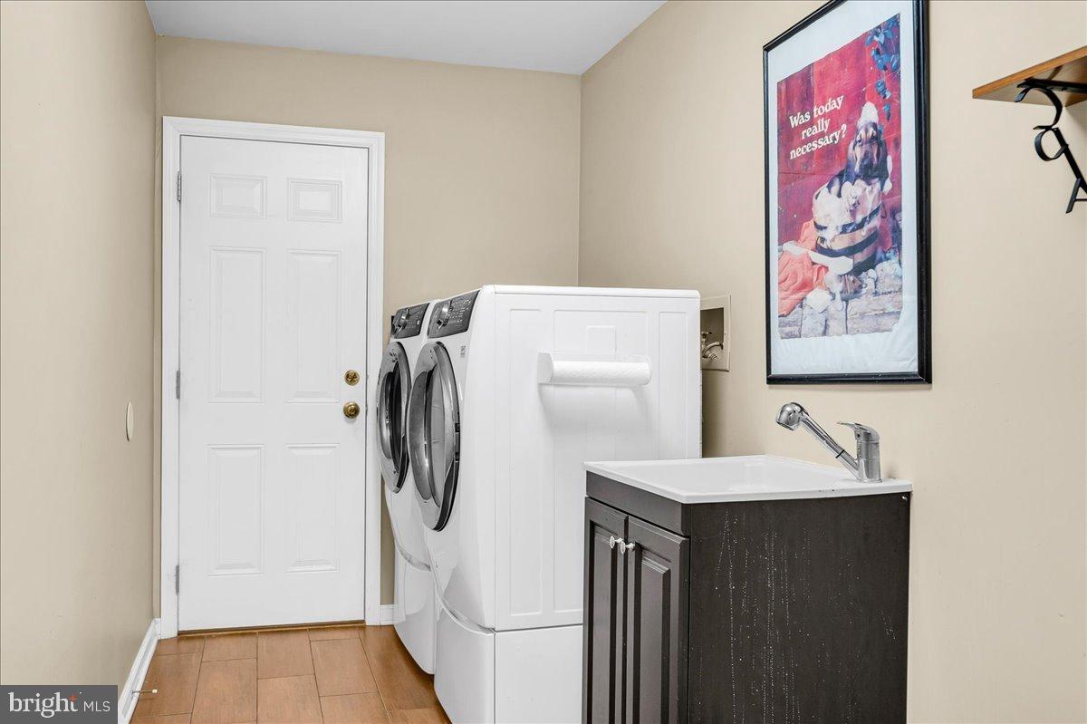 47 Covered Bridge Lane Newark, DE 19711 - Photo 13 of 34 Laundry/mudroom with garage access