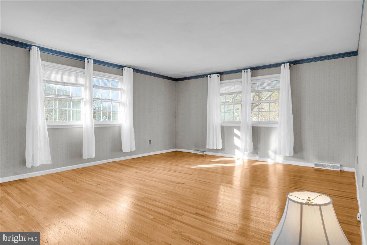 47 Covered Bridge Lane Newark, DE 19711 - Photo 14 of 34 Huge primary bedroom suite!