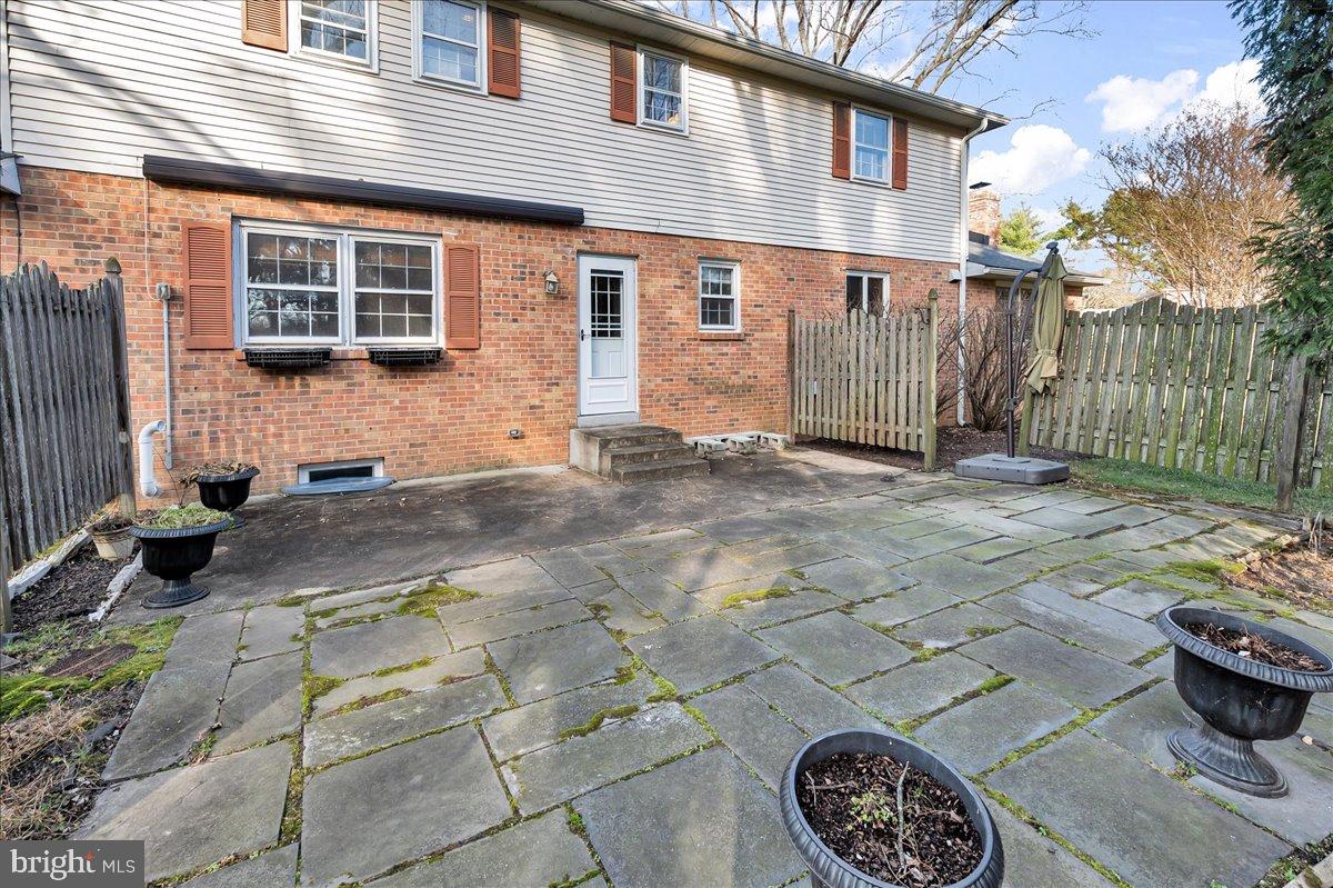 47 Covered Bridge Lane Newark, DE 19711 - Photo 25 of 34 Private back patio with retractable awning