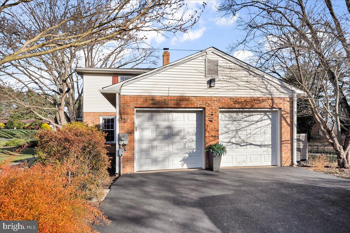 47 Covered Bridge Lane Newark, DE 19711 - Photo 29 of 34 Turned garage and huge expanded driveway