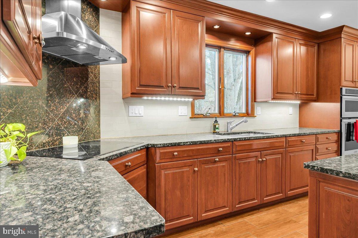 47 Covered Bridge Lane Newark, DE 19711 - Photo 7 of 34 Thoughtful details and beautiful flooring