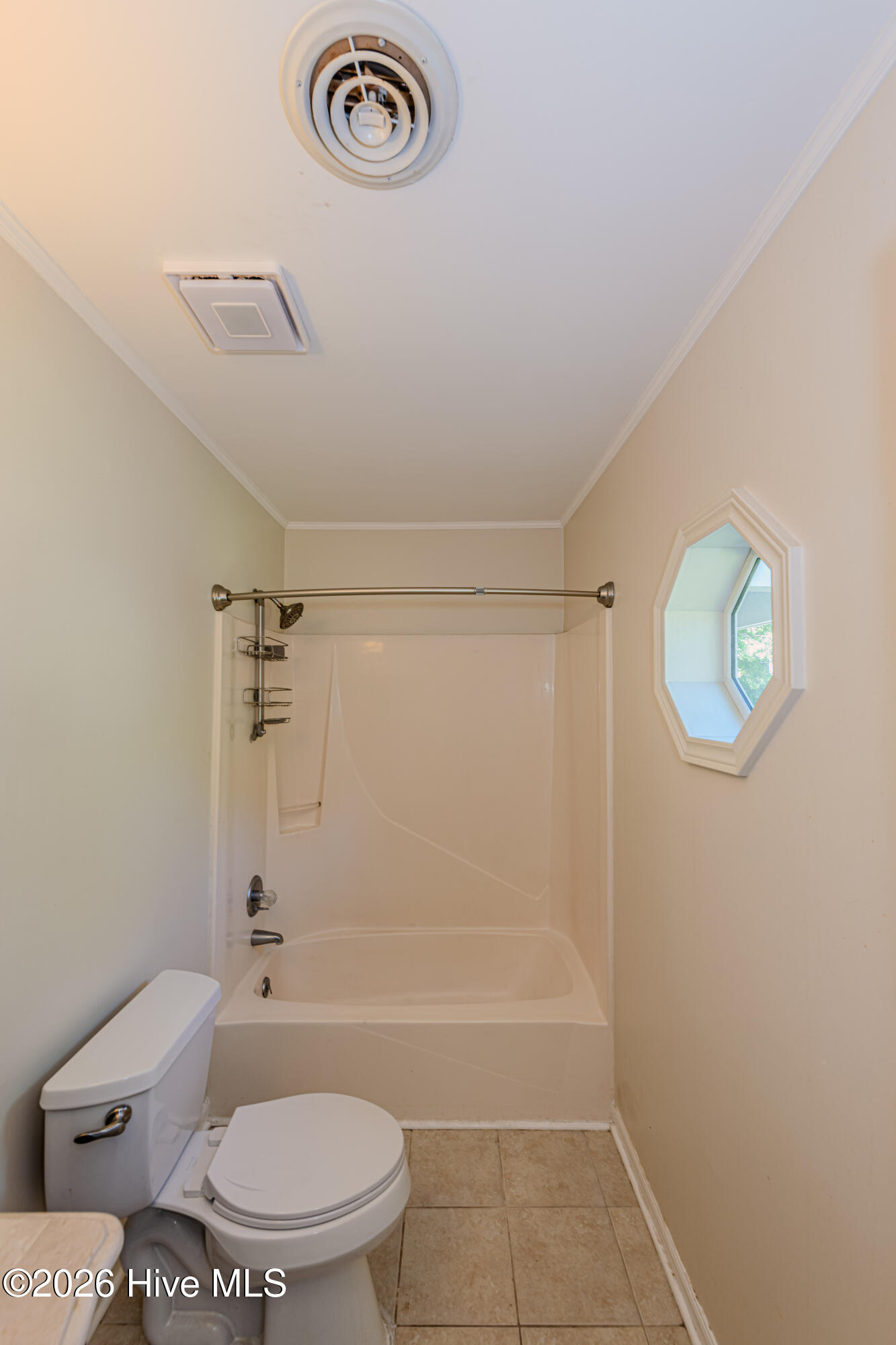 800 Mill River Road Jacksonville, NC 28540 - Photo 36 of 60 Hallway full bathroom