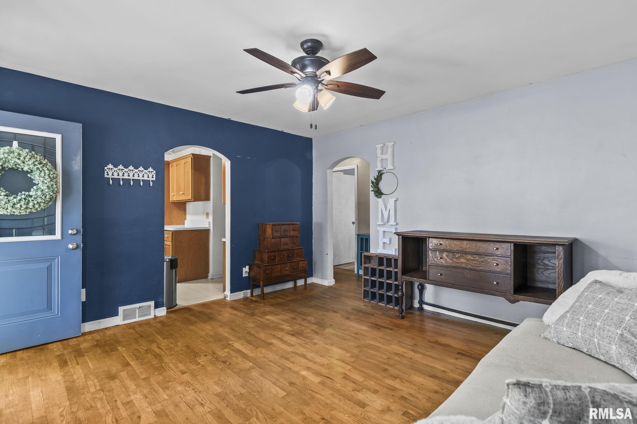 1668 Homewood Avenue Springfield, IL 62704 - Photo 5 of 36