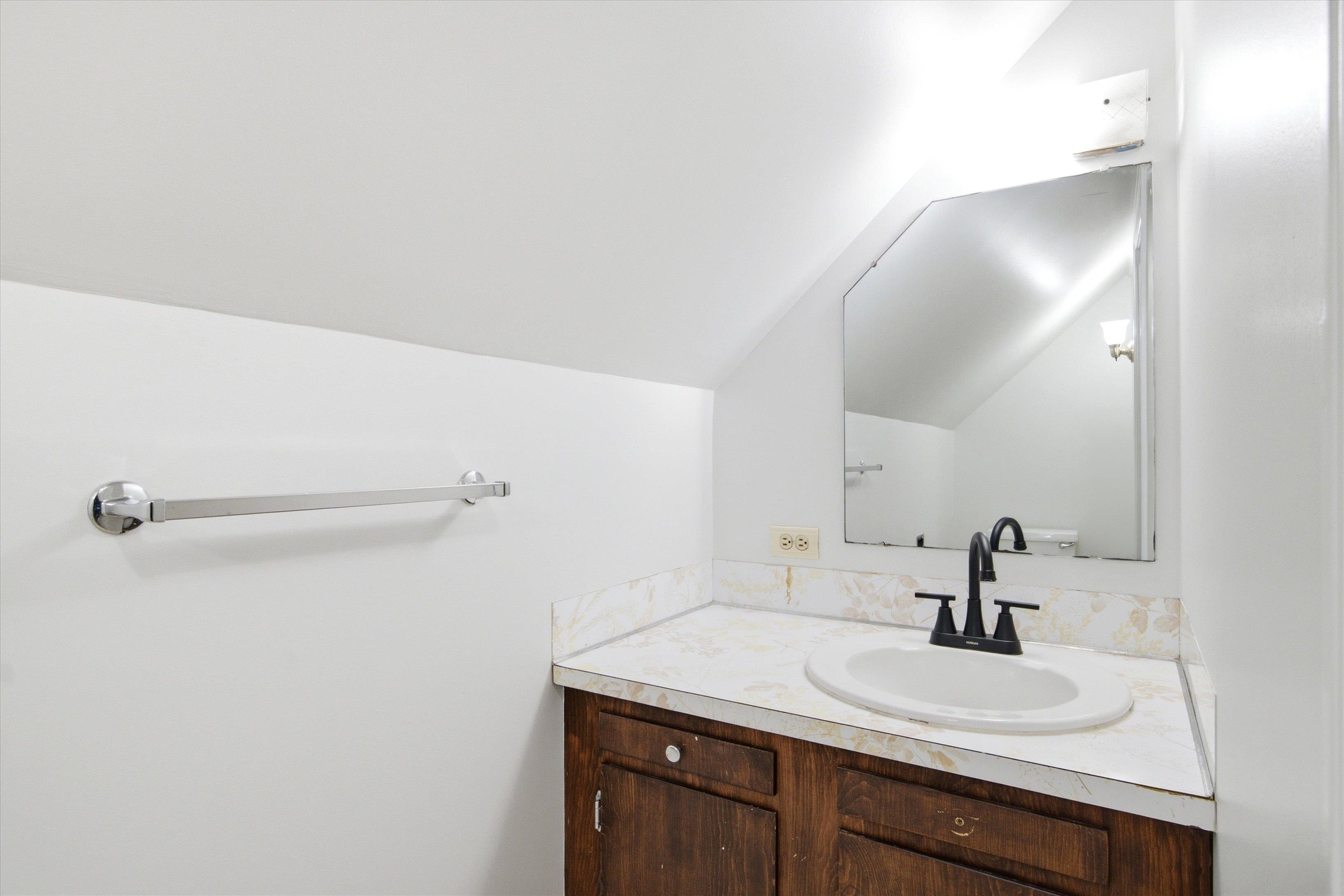 12 Bryant Road Nashua, NH 03062 - Photo 33 of 41