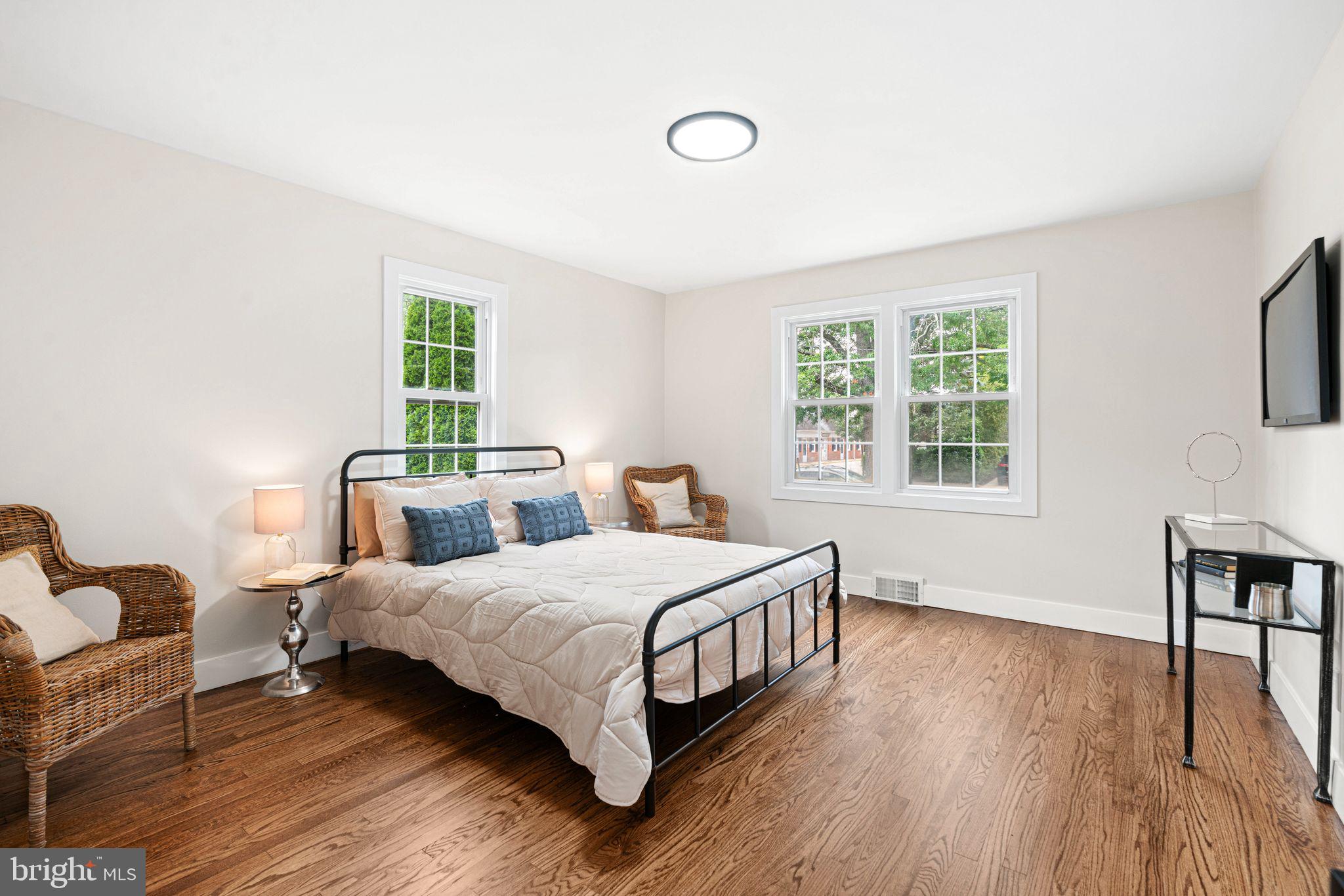 116 Rhoads Avenue Haddonfield, NJ 08033 - Photo 13 of 29 a room with a bed and a table in it