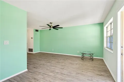 $94,000 | 102 Royal Oak Drive, Unit 203, Vero Beach, FL 32962