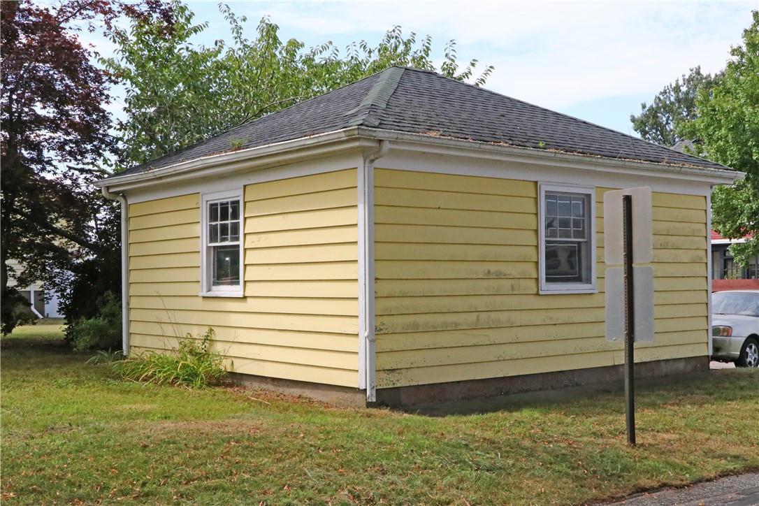 283 West Main Road Middletown, RI 02842 - Photo 8 of 35 Gallery Image 8