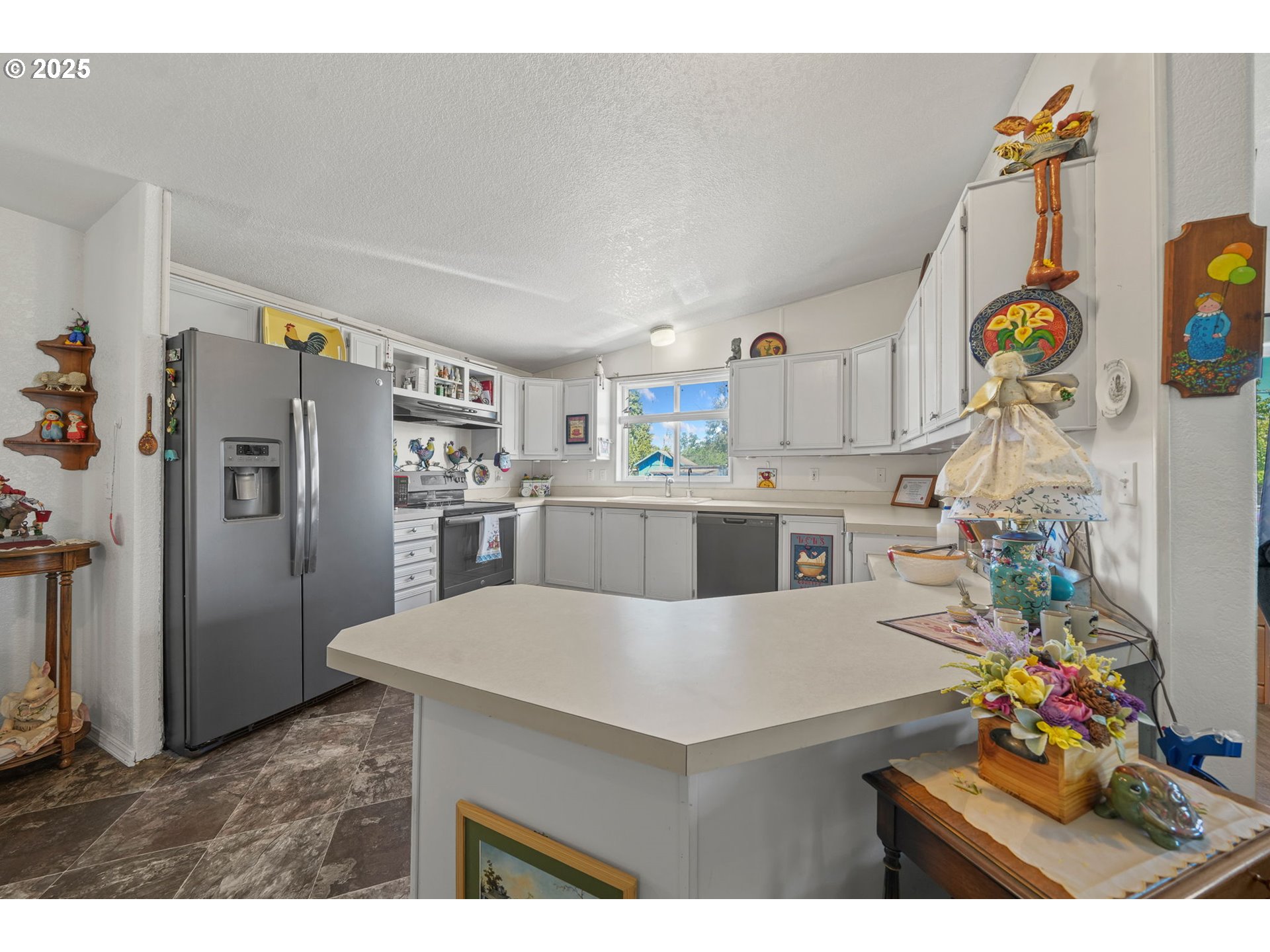 39098 Dexter Road, Unit 8A Dexter, OR 97431 - Photo 7 of 22 a kitchen with a refrigerator and a sink