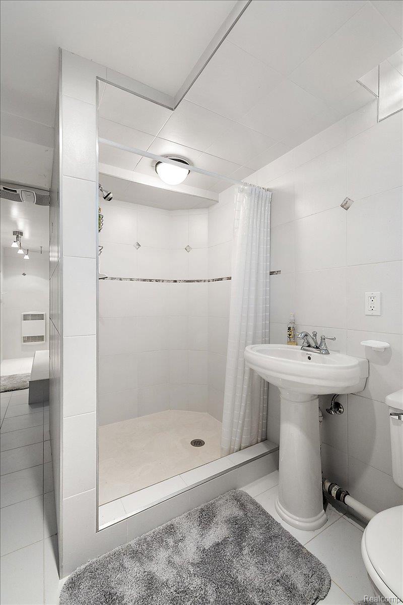 17141 Westhampton Road Southfield, MI 48075 - Photo 35 of 42 65-17141 Westhampton -65.jpg