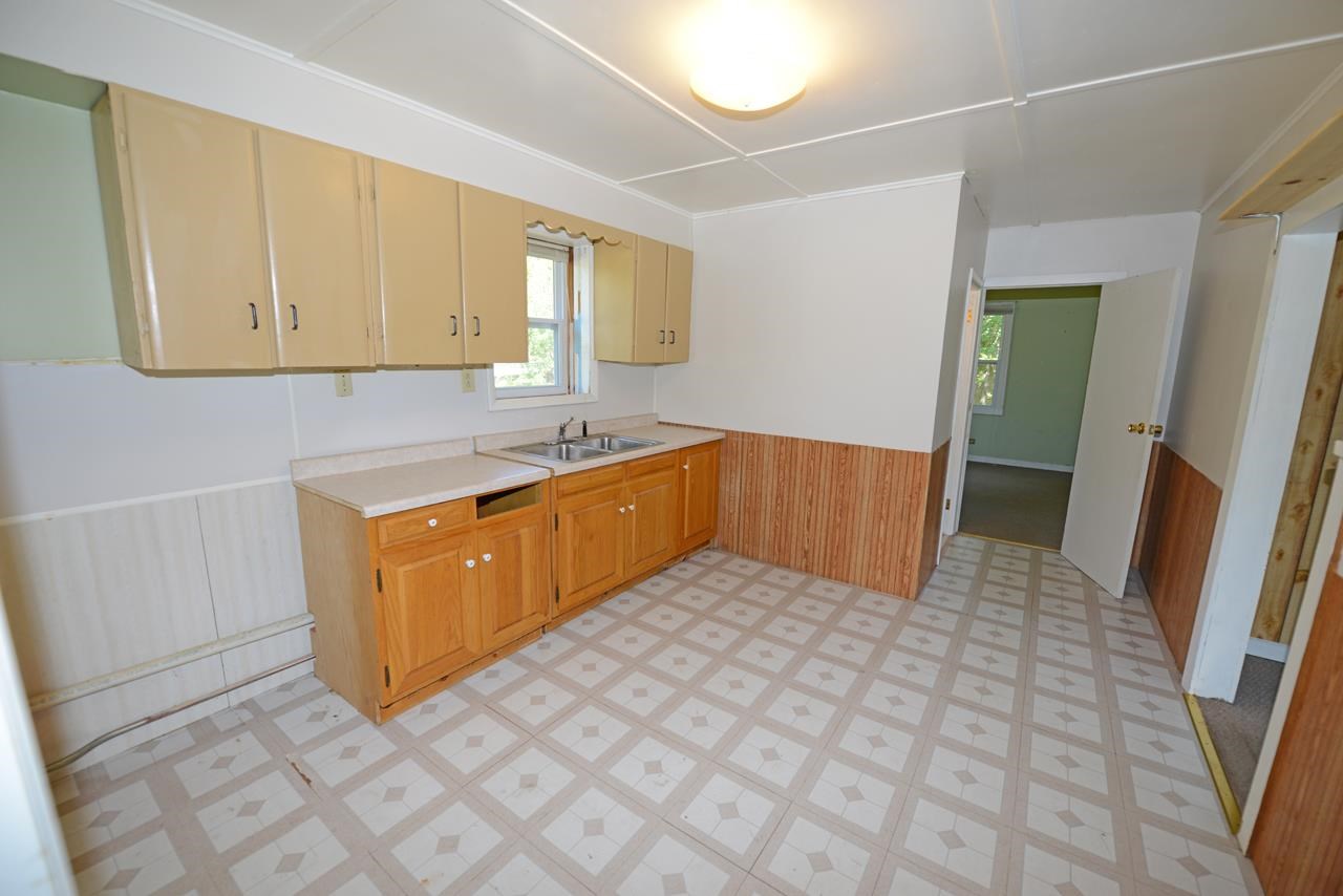 3031 North Three Mile Road Traverse City, MI 49686 - Photo 11 of 19 1788561-10.JPG