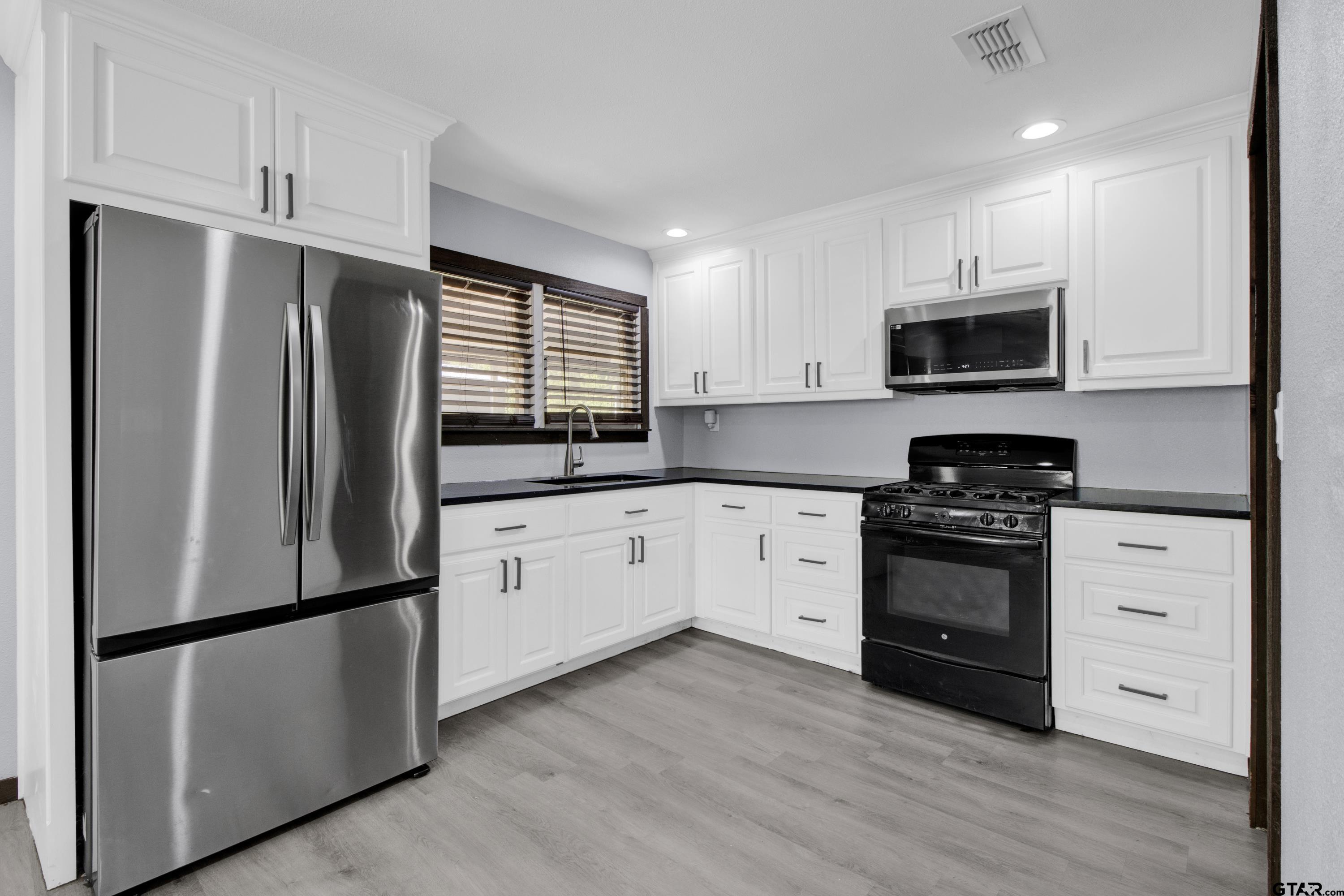 1003 Premier Longview, TX 75604 - Photo 17 of 26 Gallery Image 17