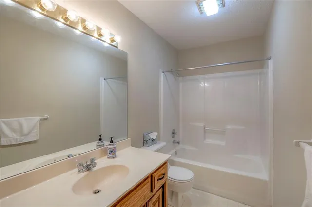 $340,000 | 117 Southwest Tess Drive, Lee's Summit, MO 64081