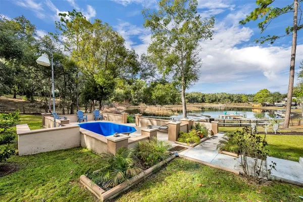 a view of a garden with lawn chairs