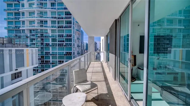 $3,300 | 55 Southeast 6th Street, Unit 2700, Miami, FL 33131