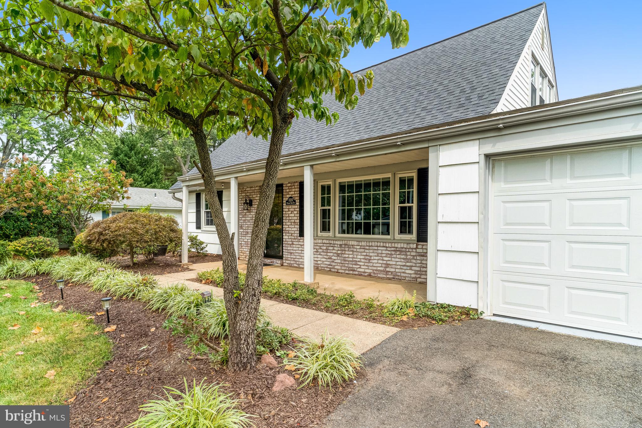 13212 Poplar Tree Road Fairfax, VA 22033 - Photo 3 of 65 Gallery Image 3