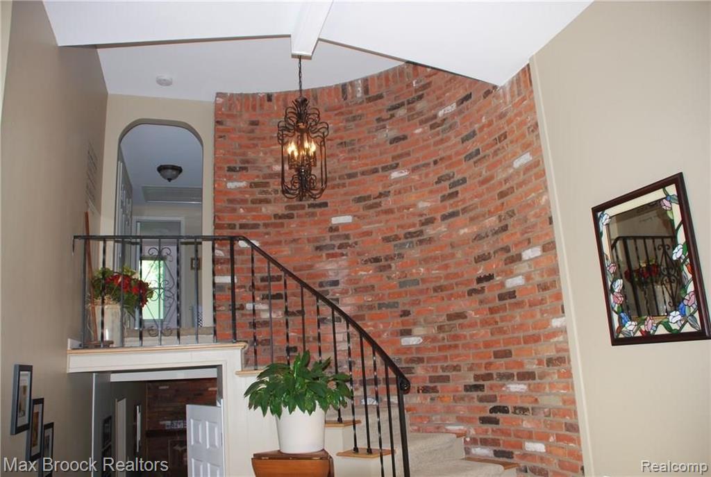 31610 Waltham Road Beverly Hills, MI 48025 - Photo 2 of 13