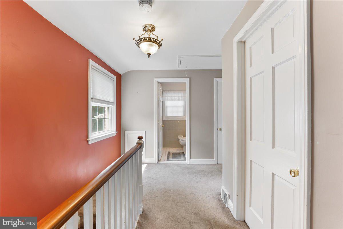 340 Sunnybrook Road Springfield, PA 19064 - Photo 15 of 33 Upstairs Hallway