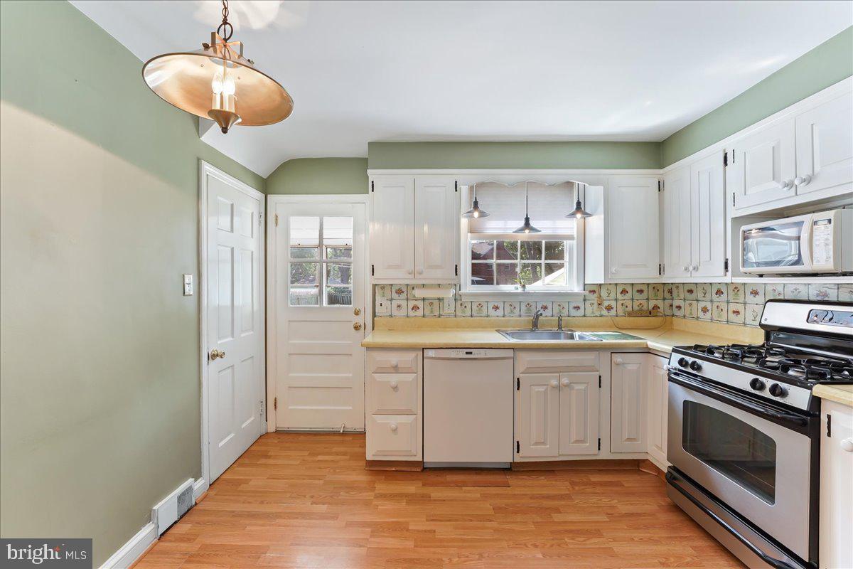 340 Sunnybrook Road Springfield, PA 19064 - Photo 10 of 33 Kitchen