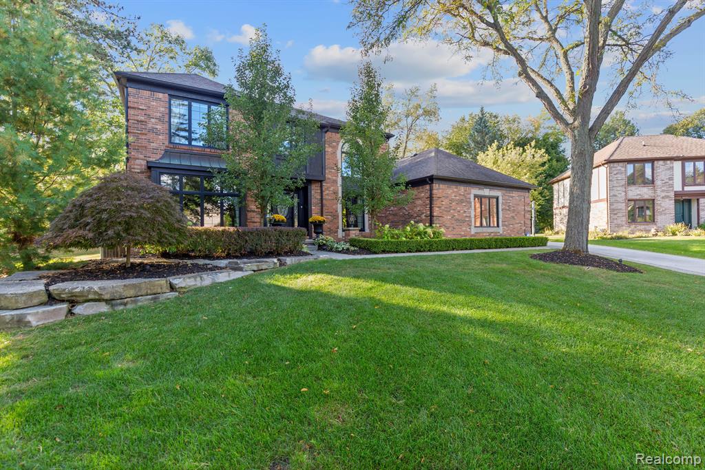 2599 Munster Road Rochester Hills, MI 48309 - Photo 1 of 58
