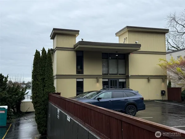 $3,300 | 4561 Lake Washington Boulevard Northeast, Unit 102, Kirkland, WA 98033