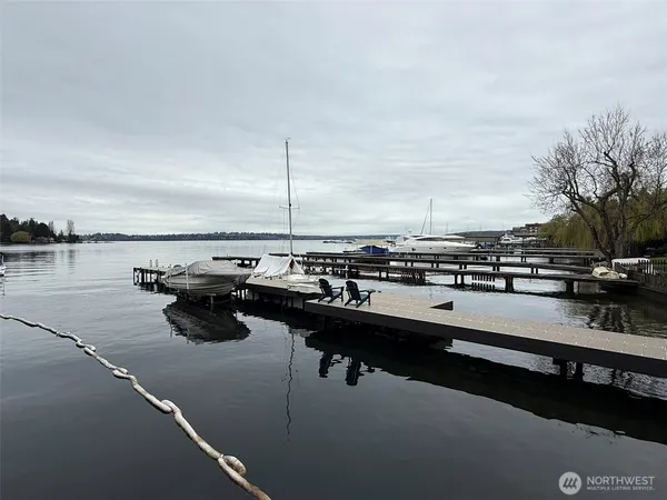 $3,300 | 4561 Lake Washington Boulevard Northeast, Unit 102, Kirkland, WA 98033