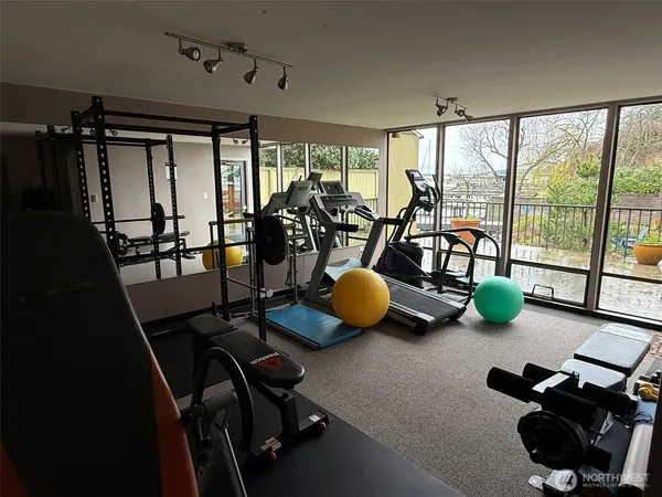 $3,300 | 4561 Lake Washington Boulevard Northeast, Unit 102, Kirkland, WA 98033