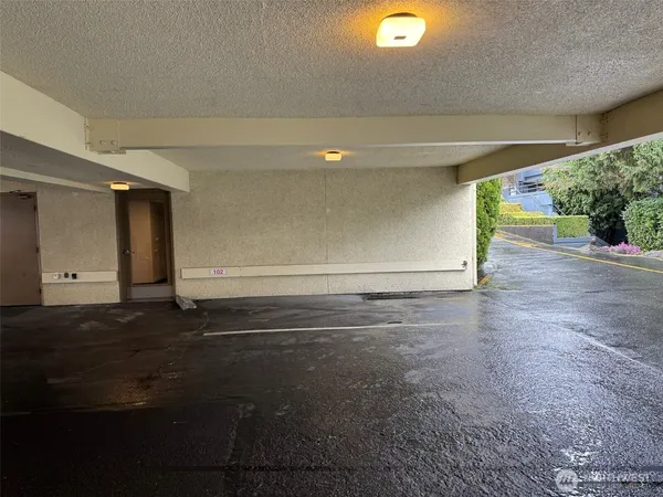 $3,300 | 4561 Lake Washington Boulevard Northeast, Unit 102, Kirkland, WA 98033