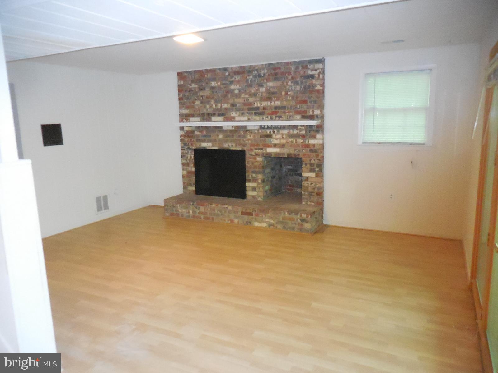 508 Holly Road Fort Washington, MD 20744 - Photo 14 of 29 an empty room with a fireplace