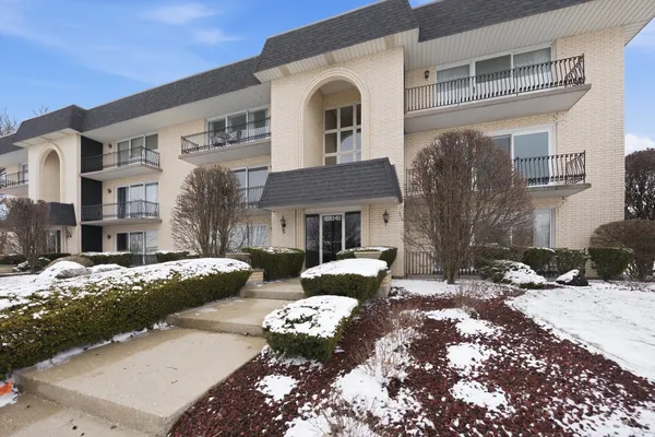 $234,900 | 15263 Catalina Drive, Unit 2, Orland Park, IL 60462