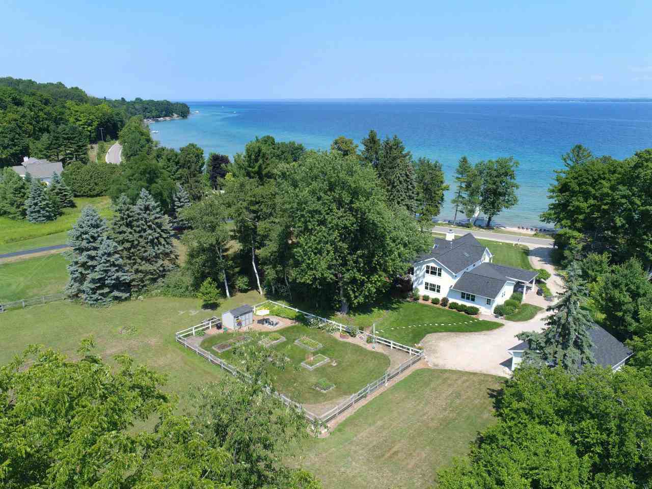 12625 Bluff Road Traverse City, MI 49686 - Photo 20 of 76 1850632-19.JPG