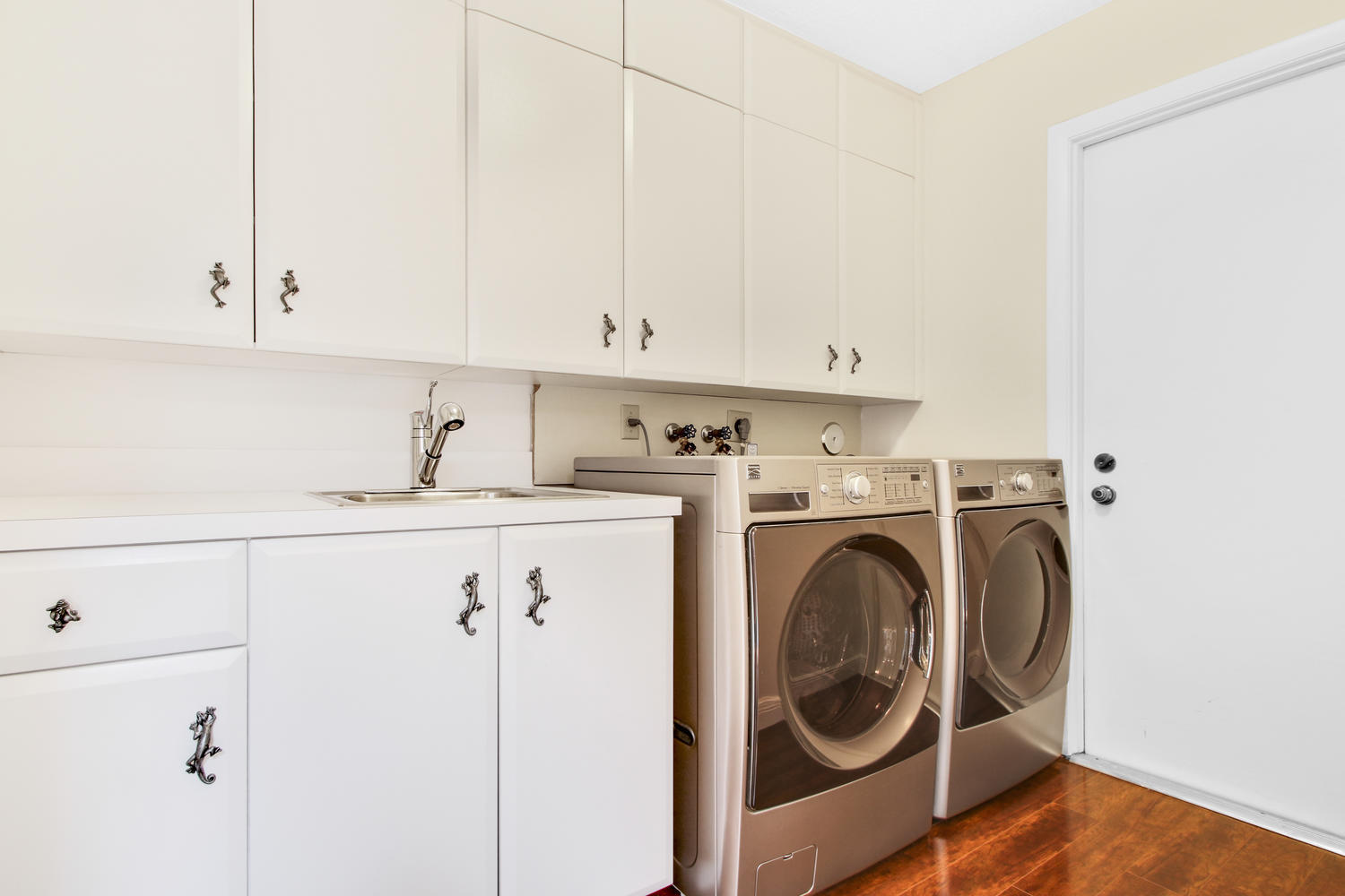 128 Cape Pointe Circle Jupiter, FL 33477 - Photo 19 of 20 Laundry with Sink