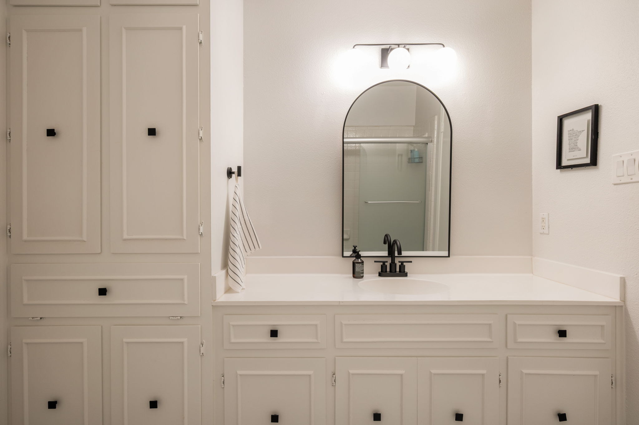 6501 Sumac Drive Austin, TX 78731 - Photo 22 of 40 Full bathroom with vanity