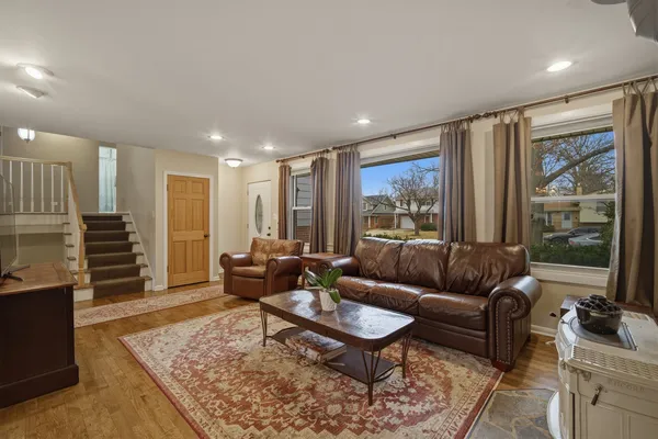 $599,900 | 1300 Knollwood Road, Deerfield, IL 60015
